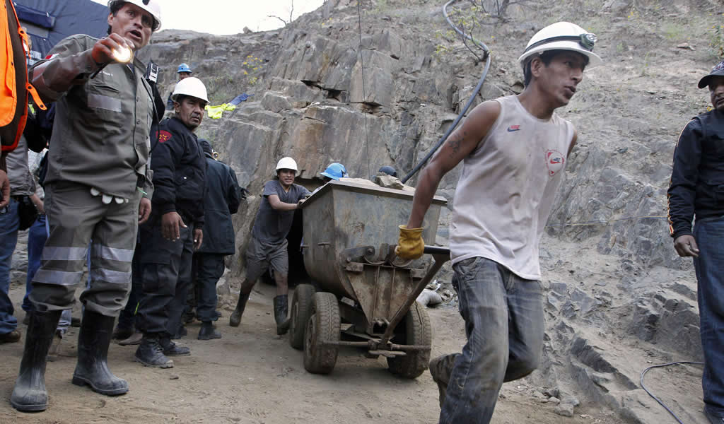 Arequipa: rescatan cuerpo de minero atrapado por 10 meses