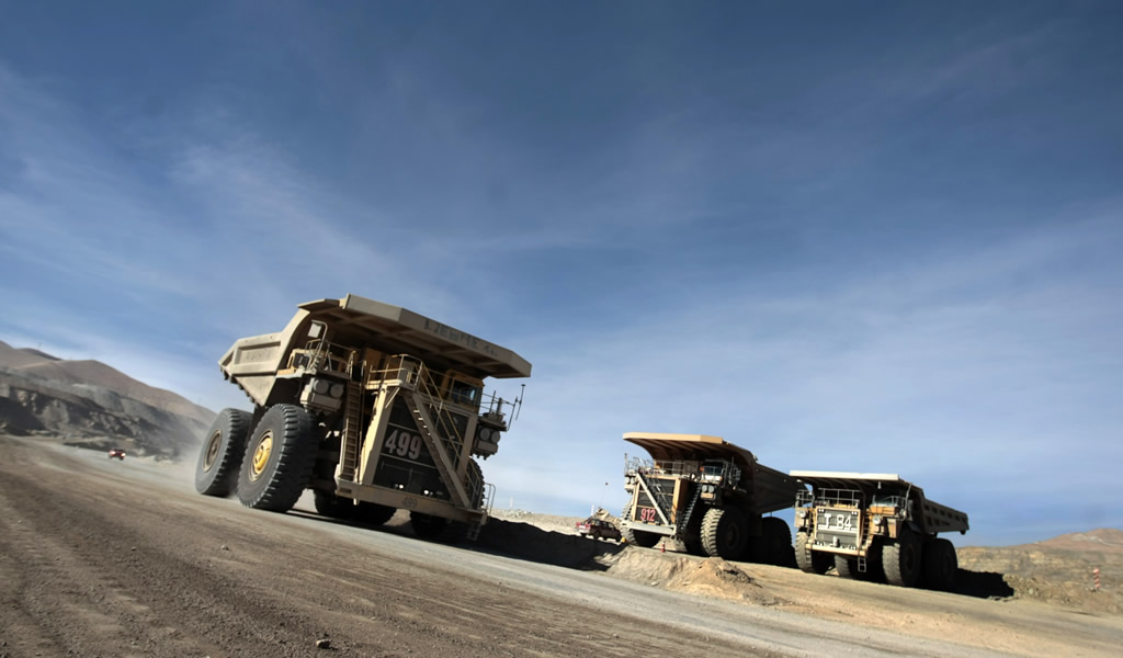Nueva huelga en mayor mina de cobre alerta de riesgos en el 2018