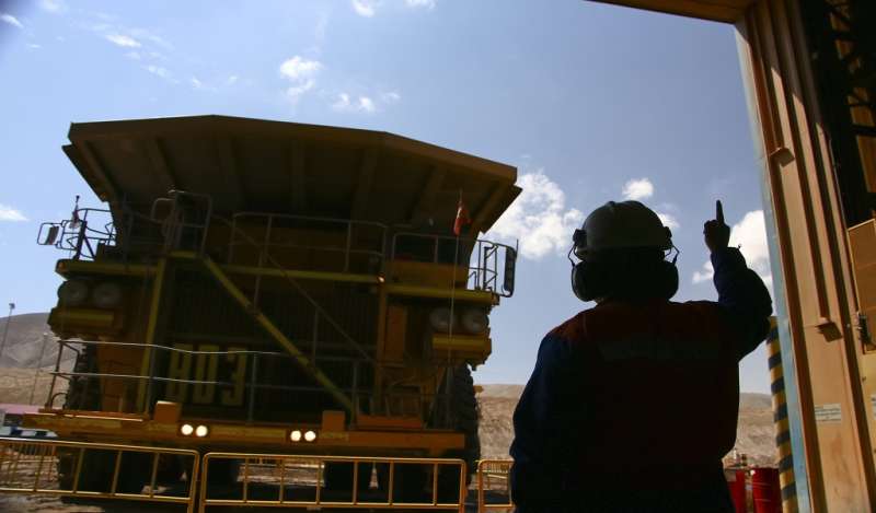 Trabajadores de minera de cobre más grande del mundo postergan huelga