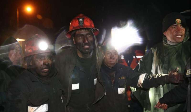 Rescatan a los cuatro mineros que estaban atrapados en Oyón