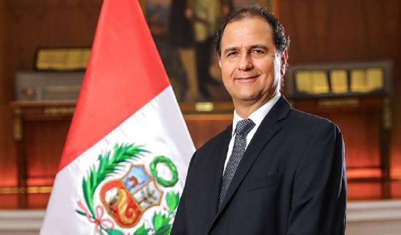 Francisco Ísmodes es ratificado como titular del Ministerio de Energía y Minas