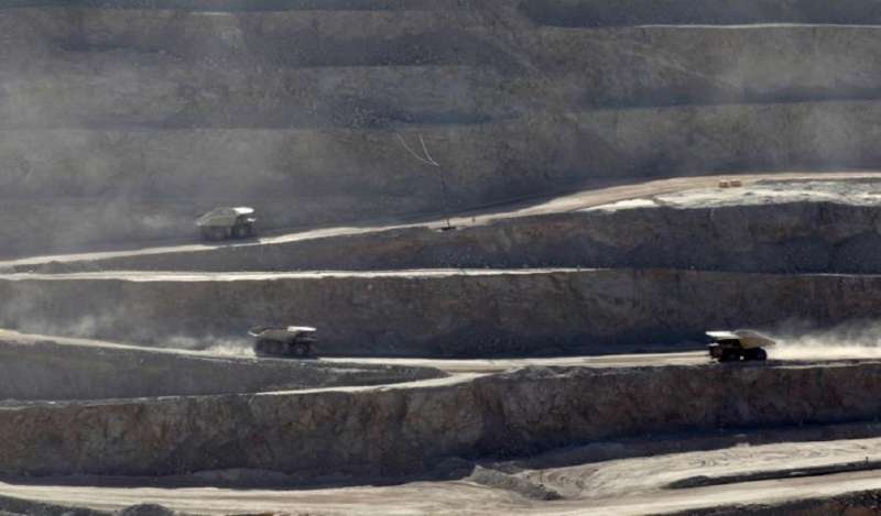 Caída de producción y tensión laboral marcan paso de mina chilena "Chuqui" a subterránea