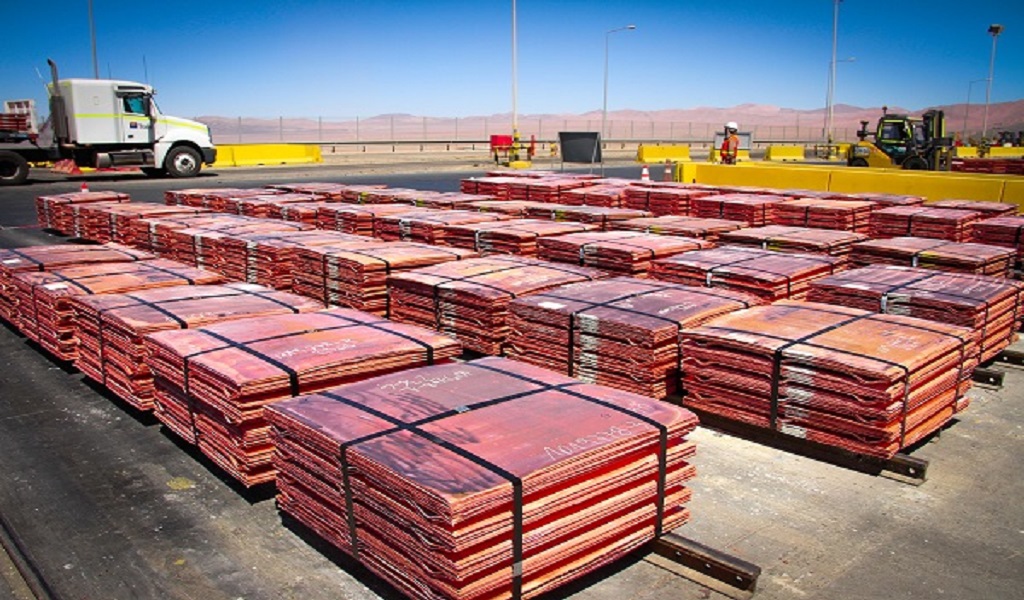 El cobre sigue en picada y cae a su nivel más bajo en dos años, mientras Moody’s advierte sobre huelga de Chuquicamata