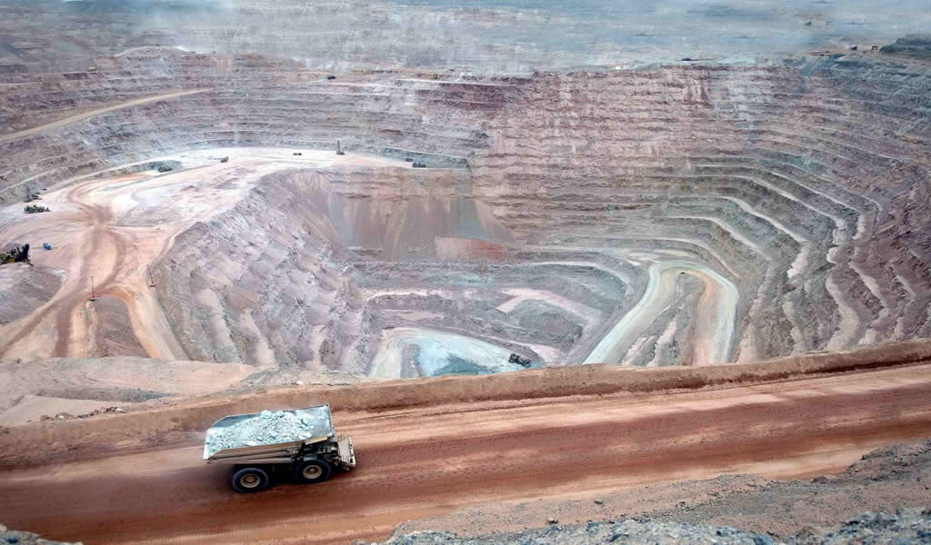 Ingresos tributarios del sector minero caen 25,5%