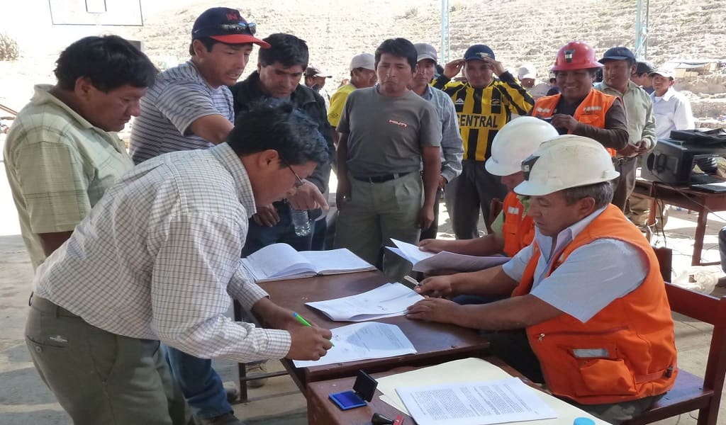 Arequipa: se formalizan 433 mineros en Caravelí