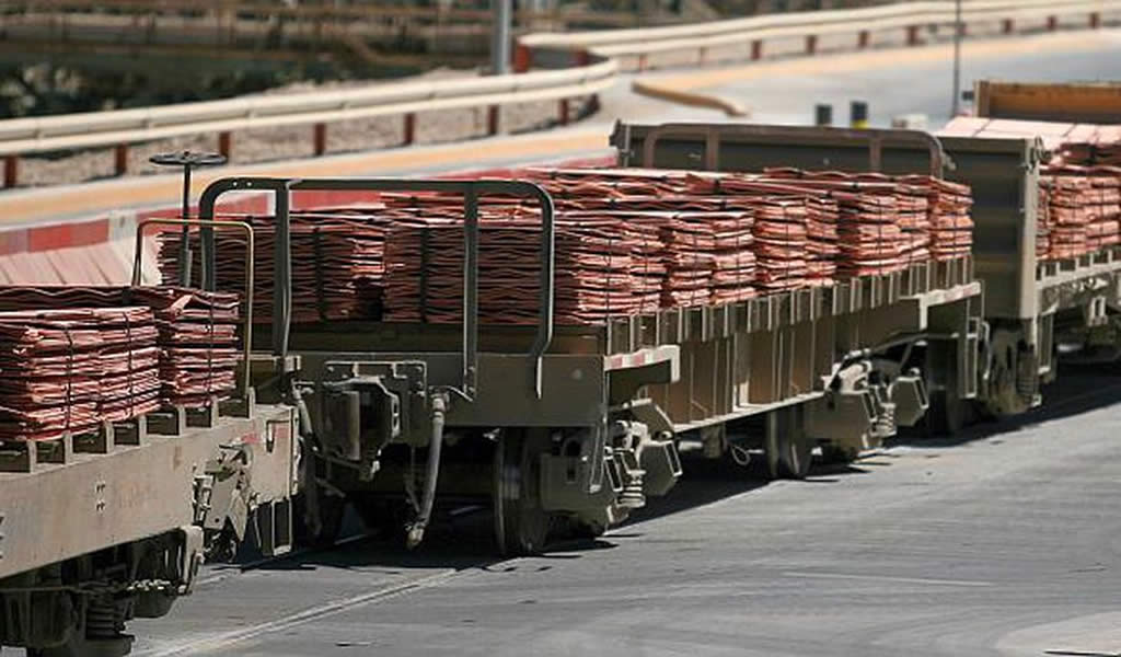 Chile buscará garantizar inversiones mineras pese a crisis social y debate Constitucional