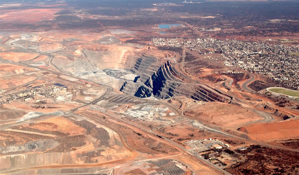 Mineros S.A. busca acuerdo con Royal Road Minerals para explotar concesiones en Colombia