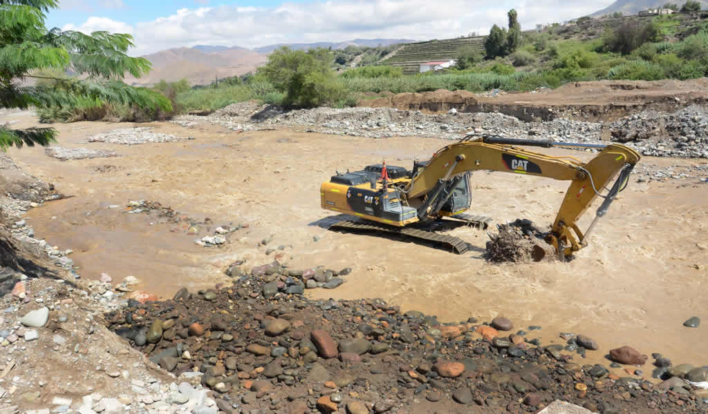 Anglo American movilizó maquinaria para prevenir y mitigar efectos de las lluvias en Moquegua