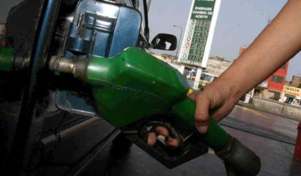 Precios de los combustibles cayeron hasta en 32.7%