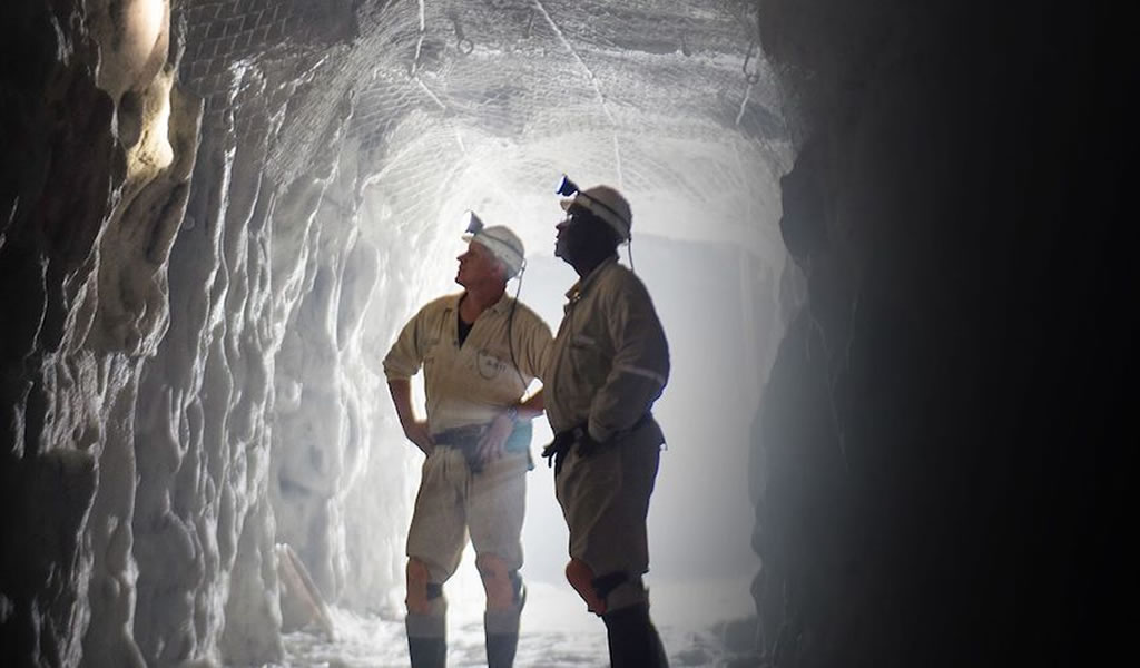 Producción minera de Sudáfrica caerá entre 8% a 10% este año