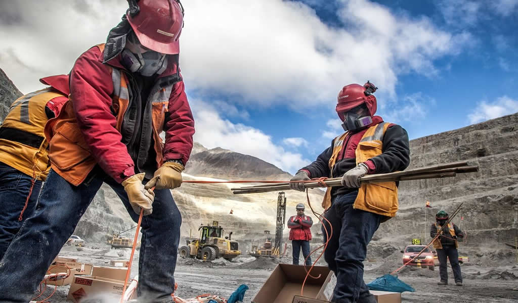 Mineros peruanos piden plazos más cortos para reanudar sus actividades
