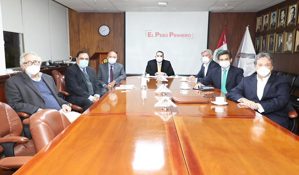 Ministro de Energía y Minas se reunió con representantes de la industria minera
