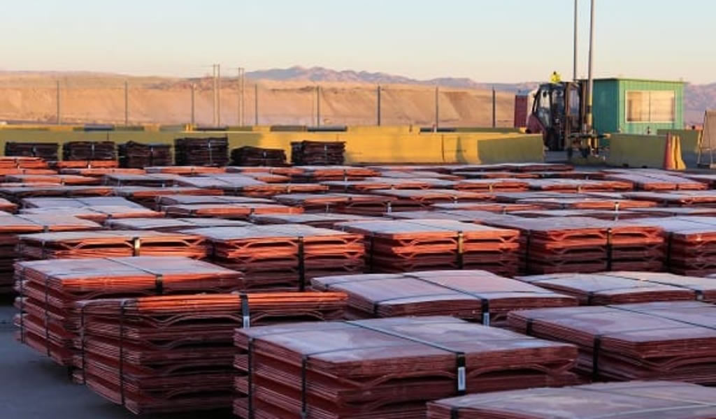 Valor de exportaciones de cobre de Chile sube en octubre apoyado en alza en precio