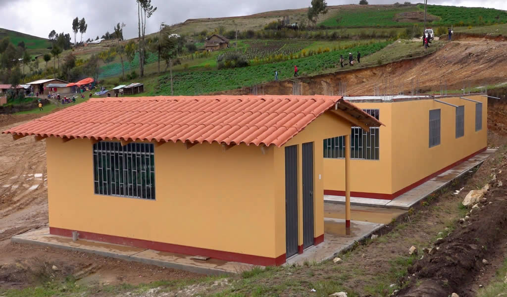 Minera Summa Gold entrega centro comunal al caserío de Santa Cruz