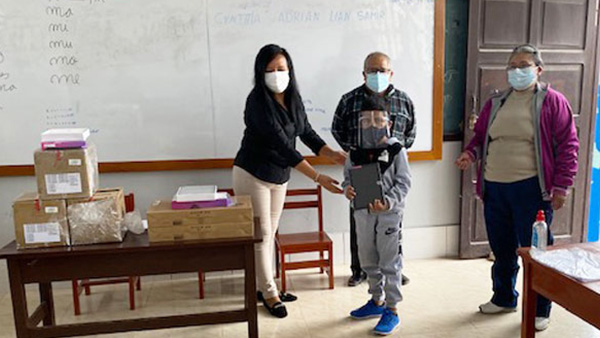 Antamina realiza entrega de tablets y laptos a profesores y alumnos de instituciones educativas en Huarmey