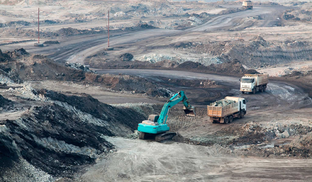 Cambios en condiciones tributarias desacelerarían inversiones mineras en el Perú