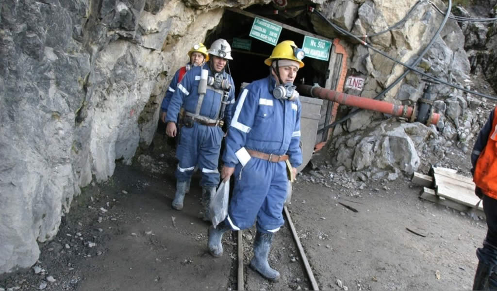 Trabajadores de mineras rechazan anuncio del Gobierno