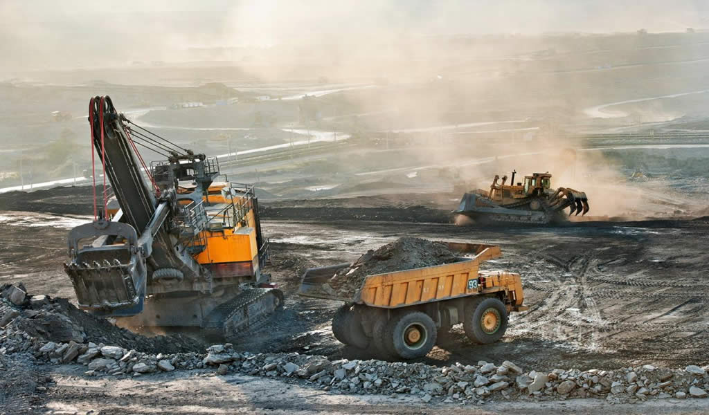 Mineras enfrentan escasez de talentos mientras vehículos eléctricos aumentan demanda de metales