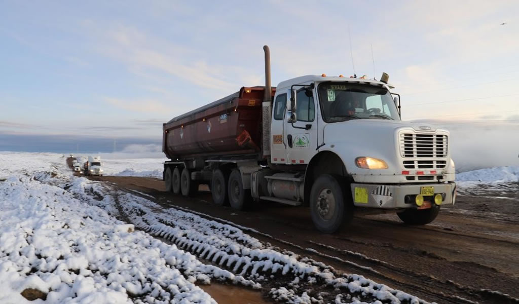 Camiones encapsulados de comuneros inician transporte de mineral en Cusco