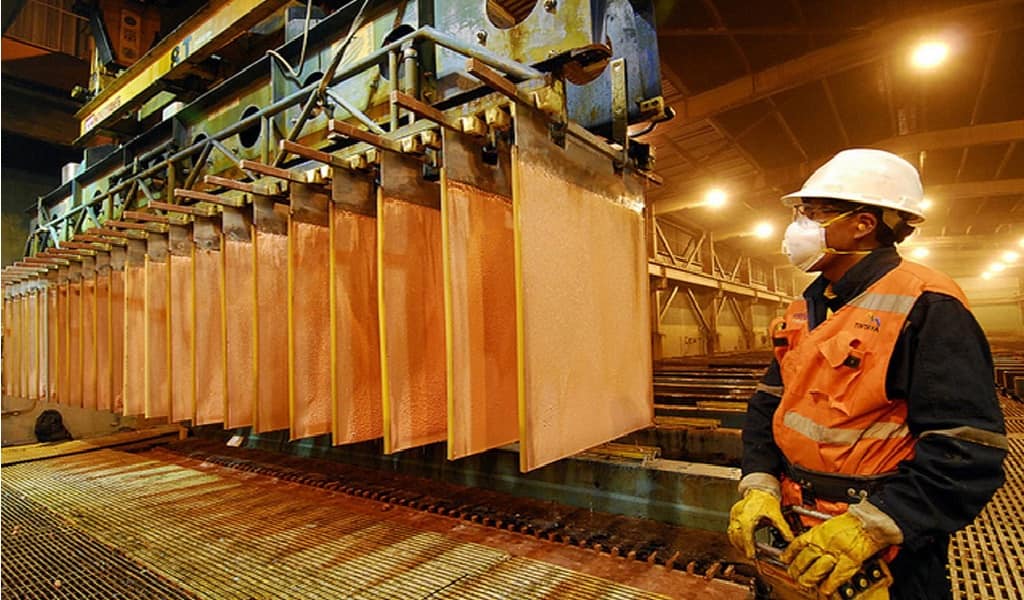 Producción de cobre cayó en seis de las 10 mineras más grandes