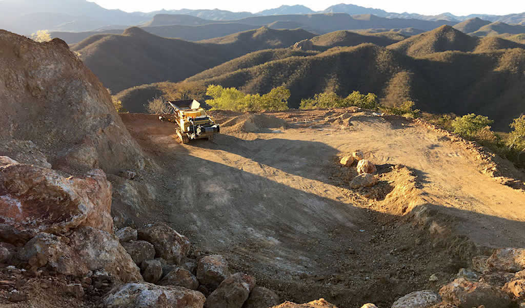 México: se firman acuerdos de superficie para avance de proyecto Cerro de Oro
