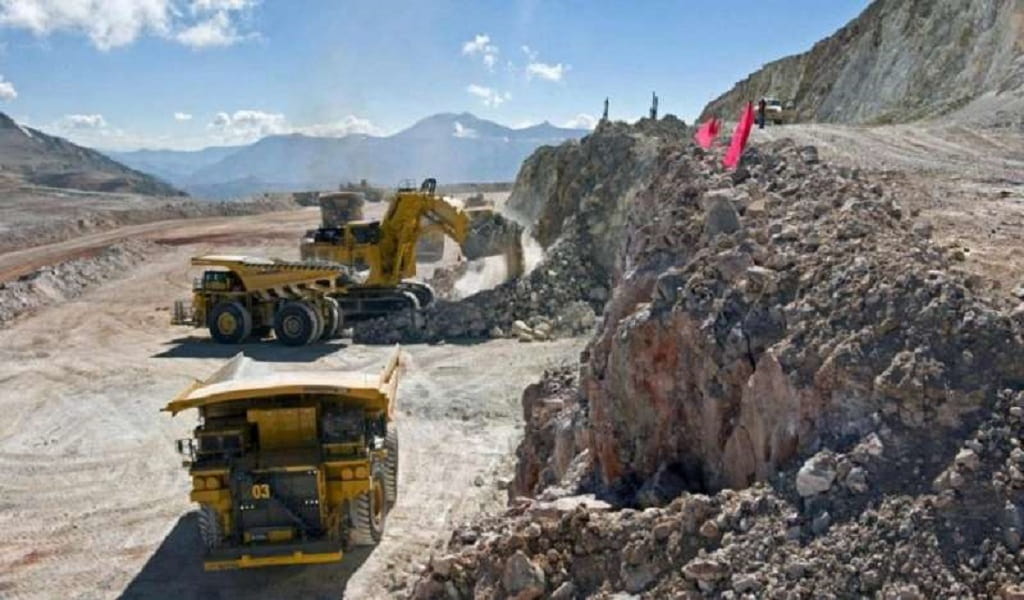 Inversión minera en Perú caería 2.1% este año y 2.4% en el 2023
