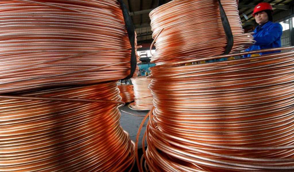Mercado mundial del cobre registrará un excedente de 155.000 toneladas en 2023