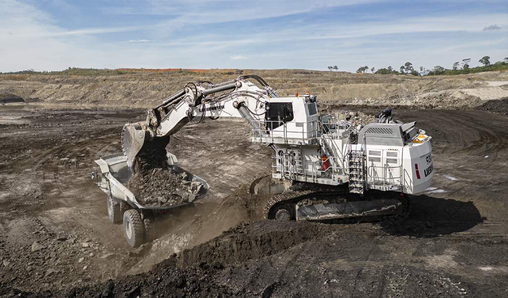 Liebherr presenta la excavadora R 9300 al mercado minero