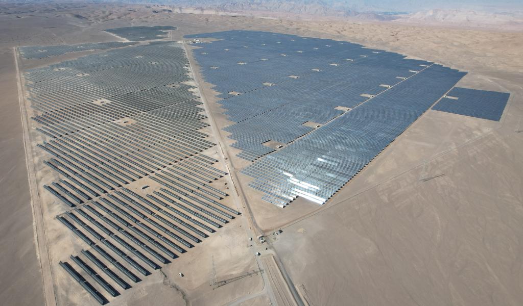 Perú inicia operación comercial del parque solar Clemesí