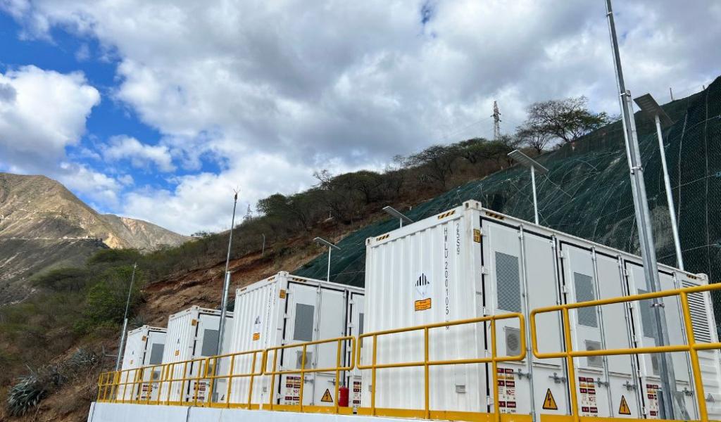 Minera Poderosa inaugura moderna generadora de energía renovable