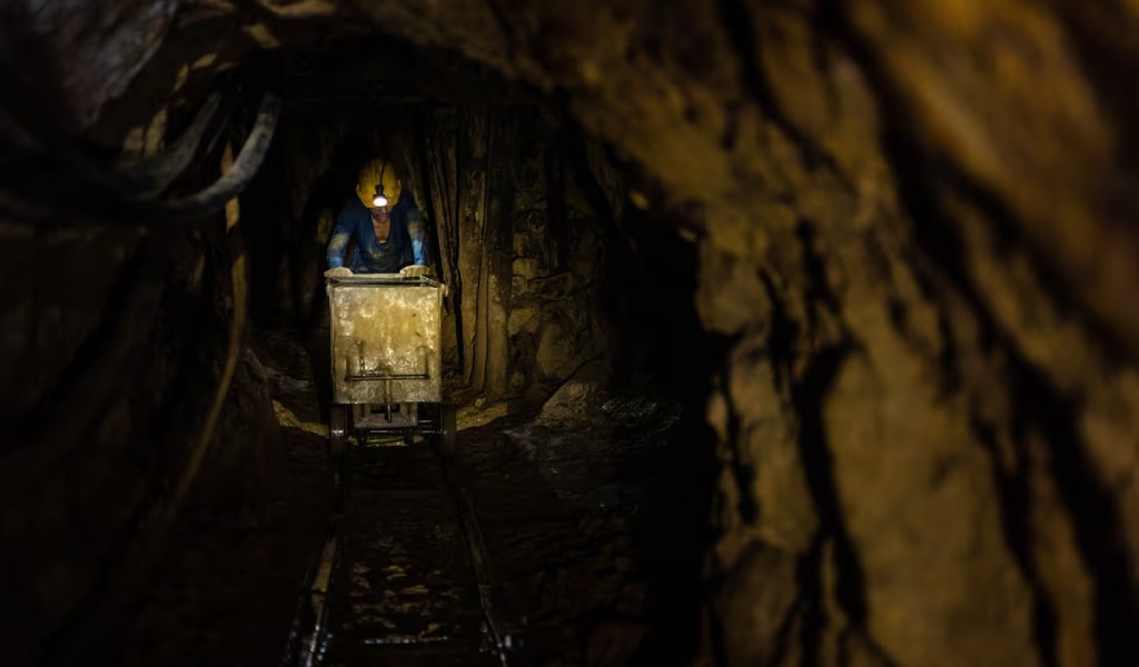Sensores y monitoreo en tiempo real transforman los sistemas de carrilería en minería subterránea