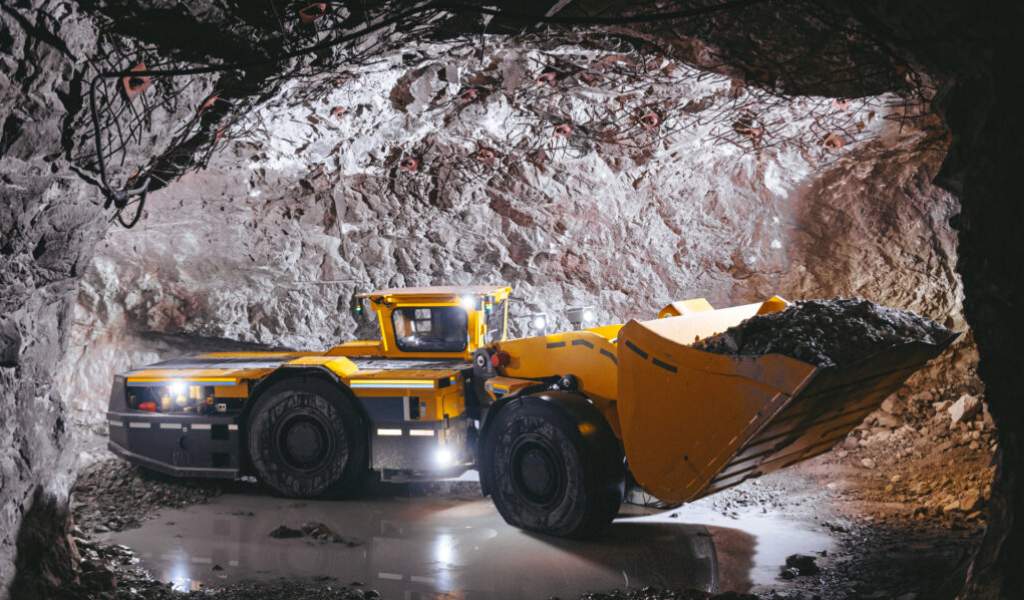 Transporte y manejo de materiales en minería: Eficiencia, continuidad y transformación bajo tierra