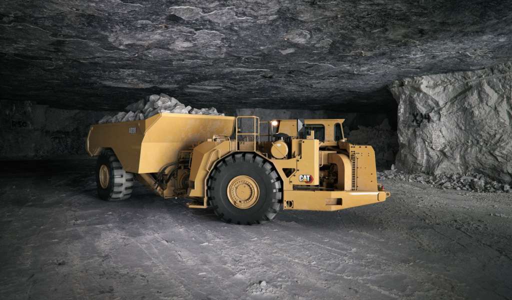 Top 5 camiones de bajo perfil más modernos y productivos en minería subterránea 2025